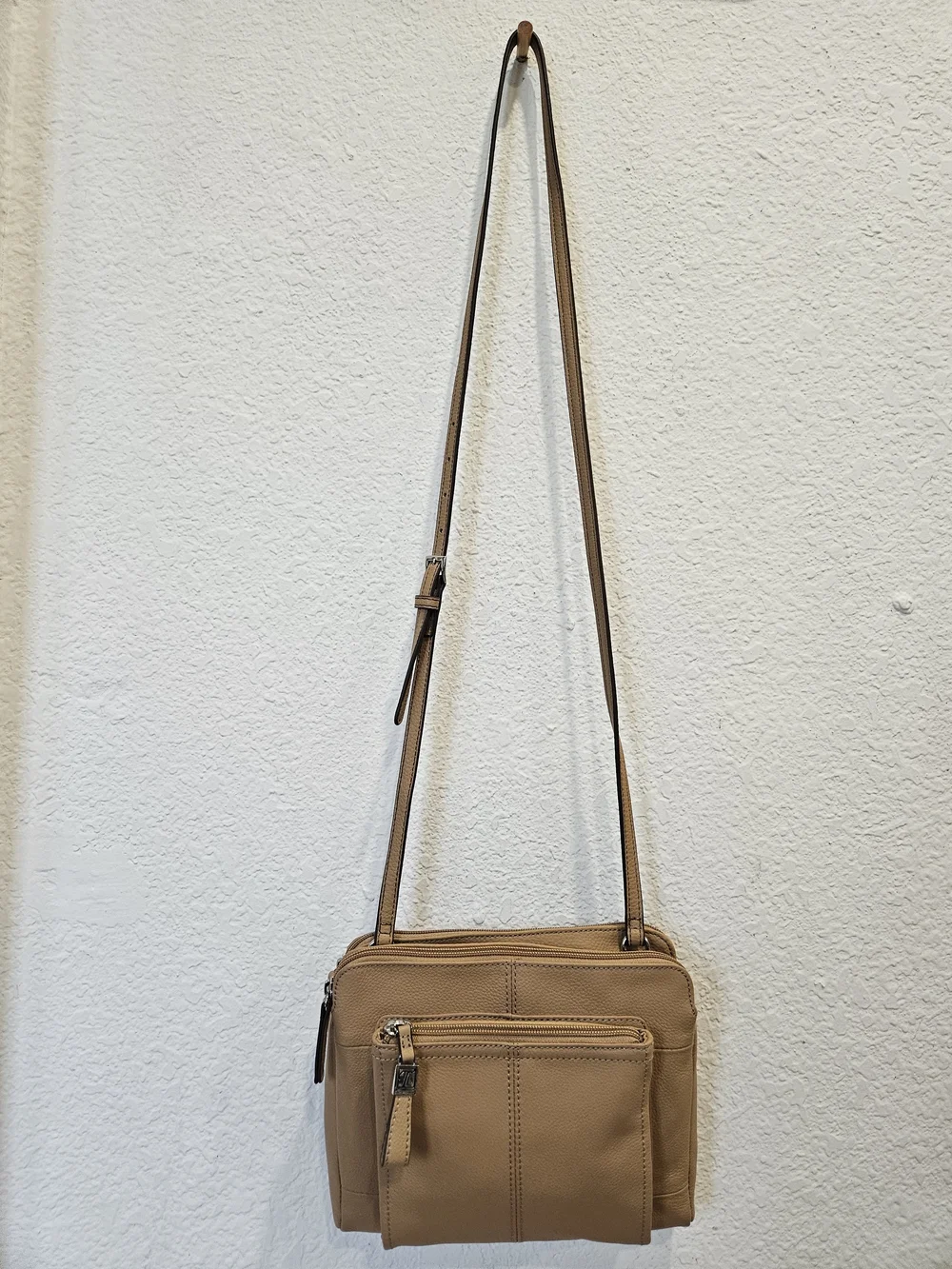 Vintage Tignanello Pebbled Leather Multi-Compartment Organizer Crossbody Bag